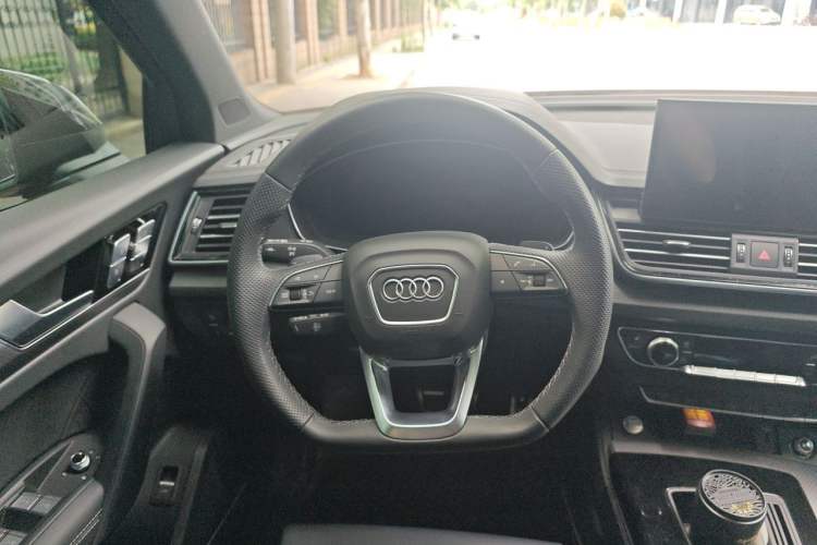 Used Audi Q5L 2024 45 TFSI Luxury Dynamic Model Steering Wheel