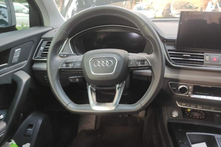 Used Audi Q5L 2024 40 TFSI Fashion Dynamic Model Steering Wheel
