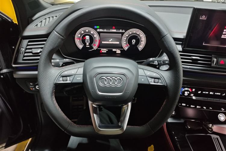 Used Audi Q5L 2024 45 TFSI Luxury Dynamic Model Steering Wheel