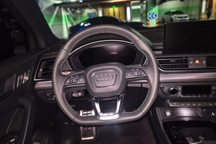 Used Audi Q5L 2024 45 TFSI Luxury Dynamic Model Steering Wheel