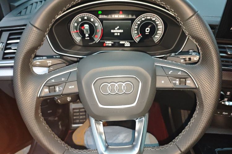 Used Audi Q5L 2024 45 TFSI Luxury Dynamic Model Steering Wheel