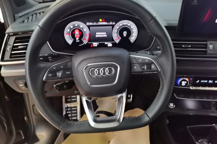 Used Audi Q5L 2024 45 TFSI Luxury Dynamic Model Steering Wheel