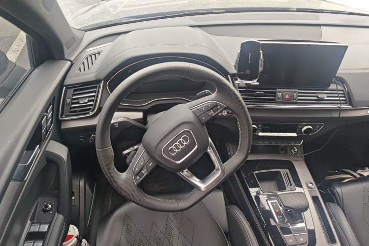 Used Audi Q5L 2024 45 TFSI Luxury Dynamic Model Steering Wheel