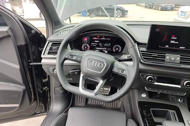 Used Audi Q5L 2024 45 TFSI Luxury Dynamic Model Steering Wheel