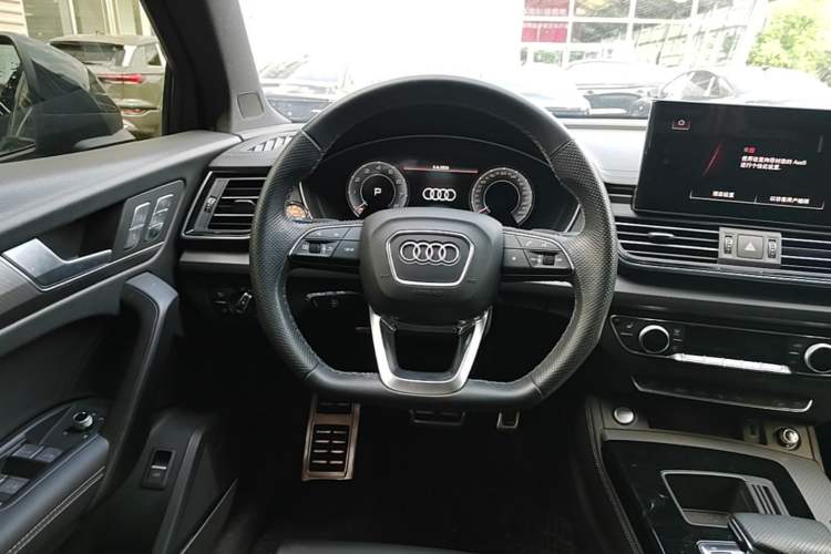 Used Audi Q5L 2024 45 TFSI Luxury Dynamic Model Steering Wheel