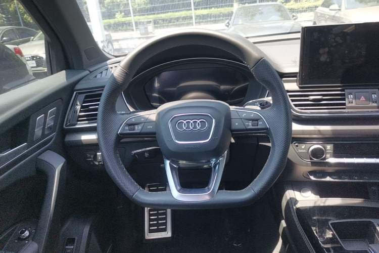 Used Audi Q5L 2024 45 TFSI Luxury Dynamic Model Steering Wheel