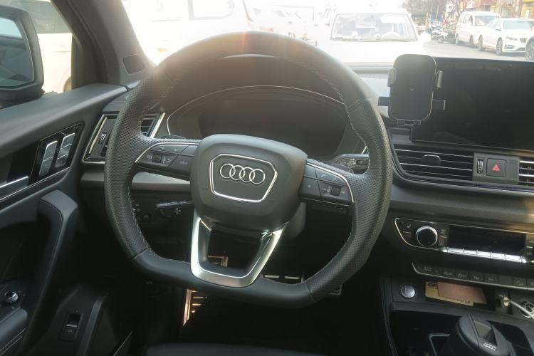 Used Audi Q5L 2024 45 TFSI Luxury Dynamic Model Steering Wheel