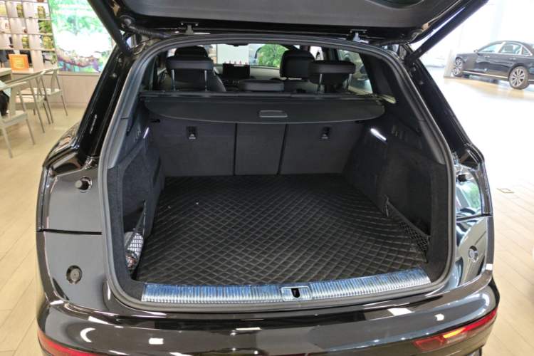 Used Audi Q5L 2024 40 TFSI Fashion Dynamic Model Trunk