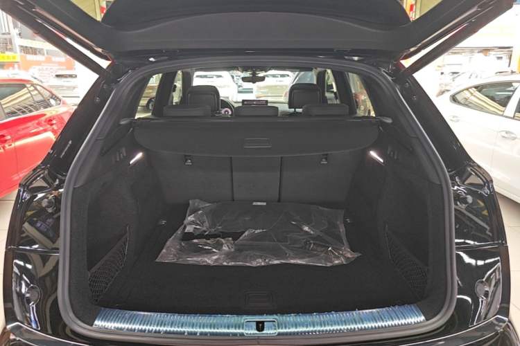 Used Audi Q5L 2024 40 TFSI Luxury Dynamic Edition Trunk