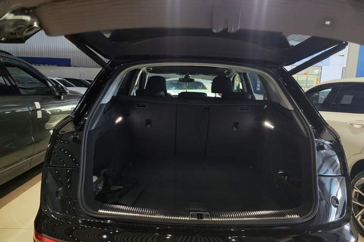 Used Audi Q5L 2024 40 TFSI Fashion Dynamic Model Trunk