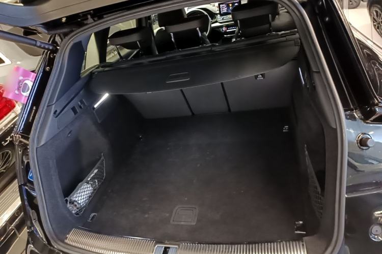 Used Audi Q5L 2024 40 TFSI Fashion Dynamic Model Trunk