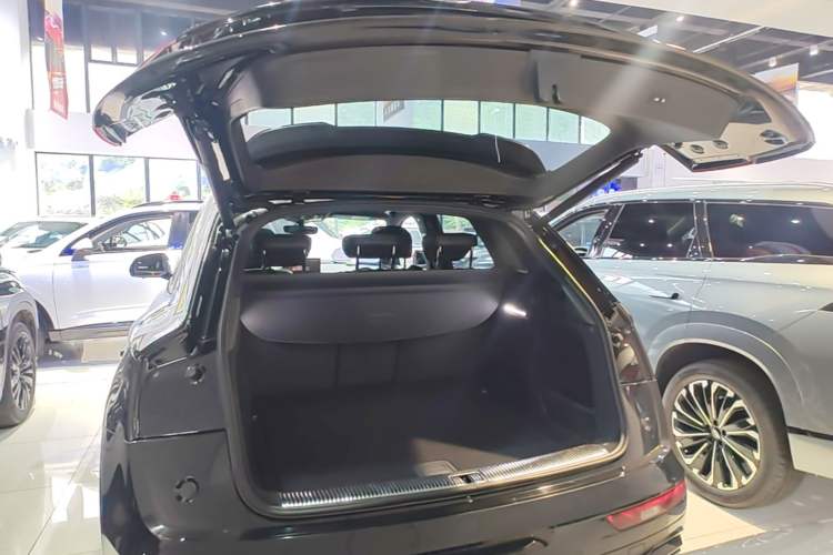 Used Audi Q5L 2024 40 TFSI Luxury Dynamic Edition Trunk
