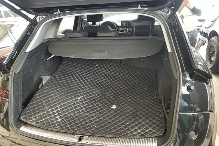 Used Audi Q5L 2024 40 TFSI Fashion Dynamic Model Trunk