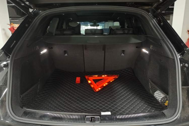 Used Audi Q5L 2024 45 TFSI Luxury Dynamic Model Trunk