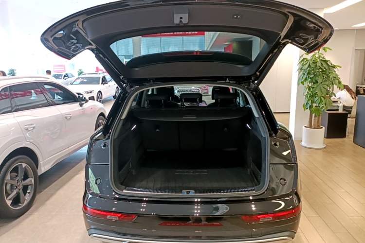 Used Audi Q5L 2024 40 TFSI Luxury Prestige Edition Trunk