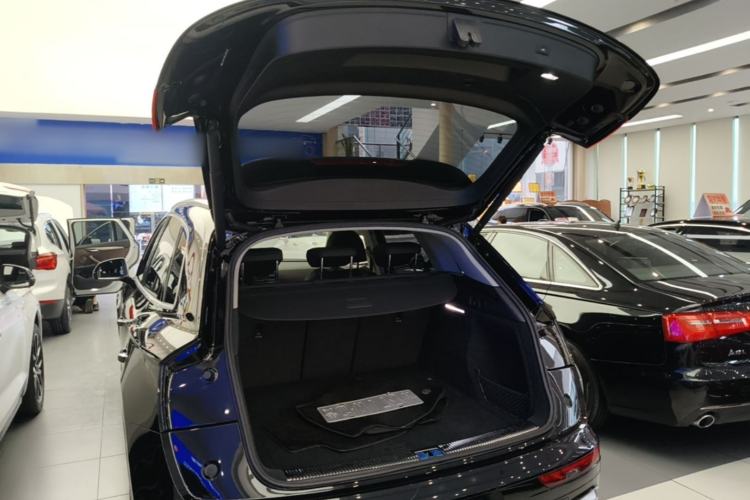 Used Audi Q5L 2024 40 TFSI Fashion Dynamic Model Trunk