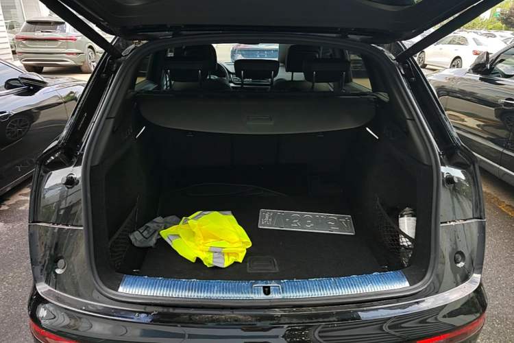 Used Audi Q5L 2024 45 TFSI Luxury Dynamic Model Trunk