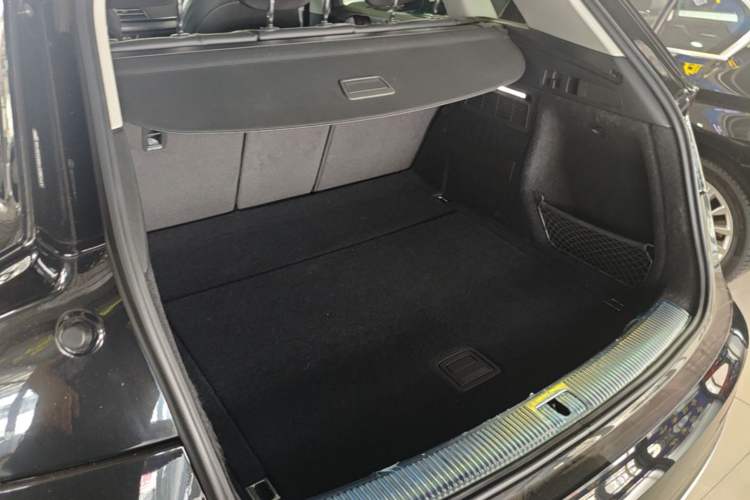 Used Audi Q5L 2024 40 TFSI Fashion Dynamic Model Trunk