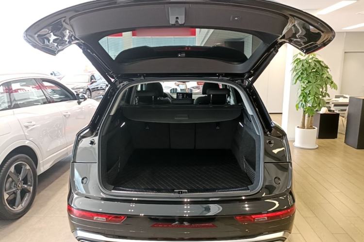 Used Audi Q5L 2024 40 TFSI Fashion Dynamic Model Trunk