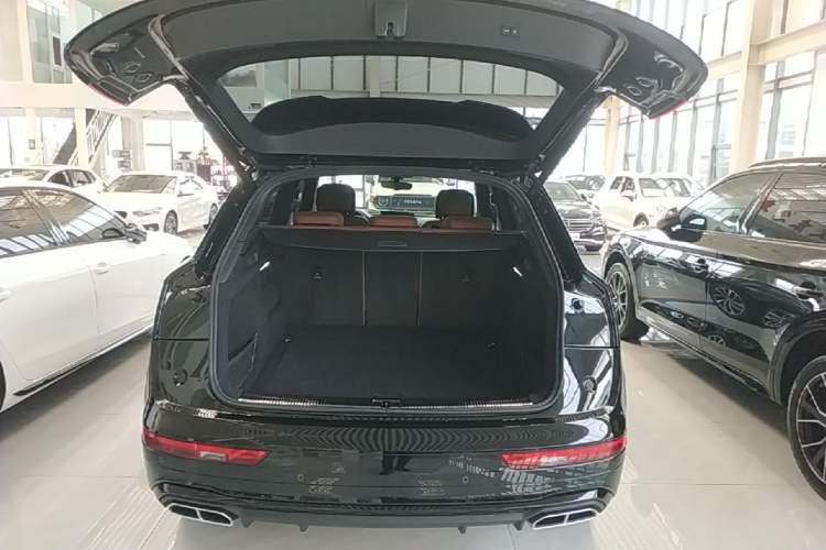 Used Audi Q5L 2024 40 TFSI Luxury Dynamic Edition Trunk