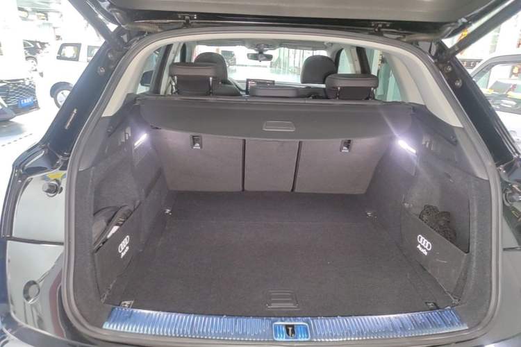 Used Audi Q5L 2024 40 TFSI Fashion Dynamic Model Trunk