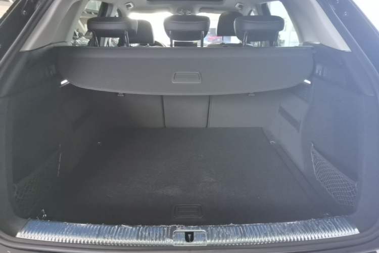 Used Audi Q5L 2024 40 TFSI Fashion Dynamic Model Trunk