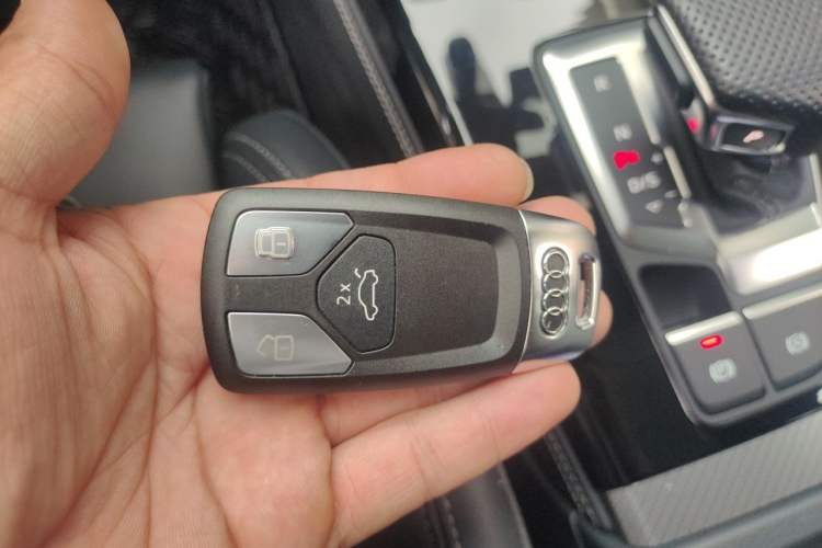 Used Audi Q5L 2024 40 TFSI Luxury Prestige Edition Vehicle Key