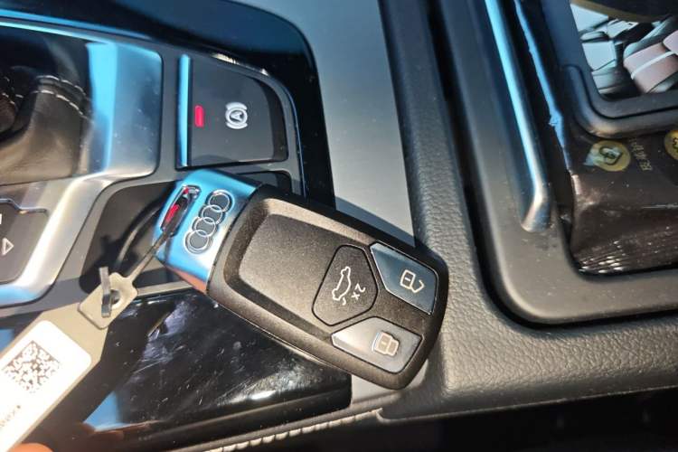 Used Audi Q5L 2024 40 TFSI Fashion Dynamic Model Vehicle Key