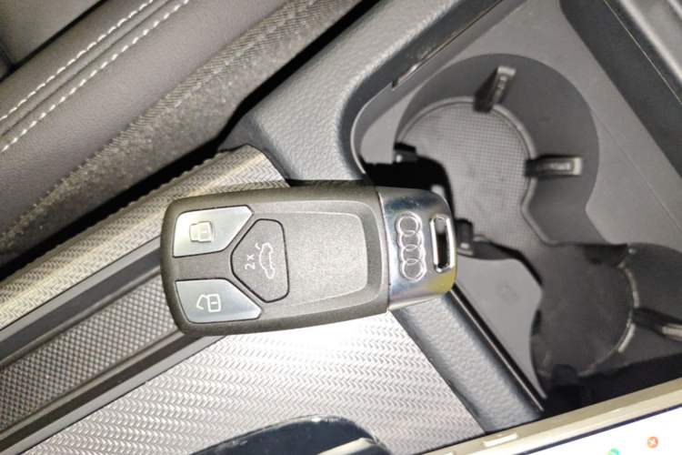 Used Audi Q5L 2024 40 TFSI Fashion Dynamic Model Vehicle Key