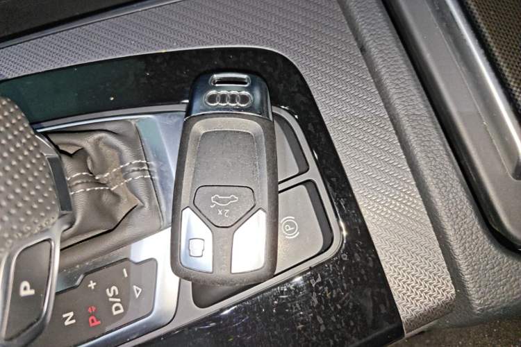 Used Audi Q5L 2024 45 TFSI Luxury Dynamic Model Vehicle Key