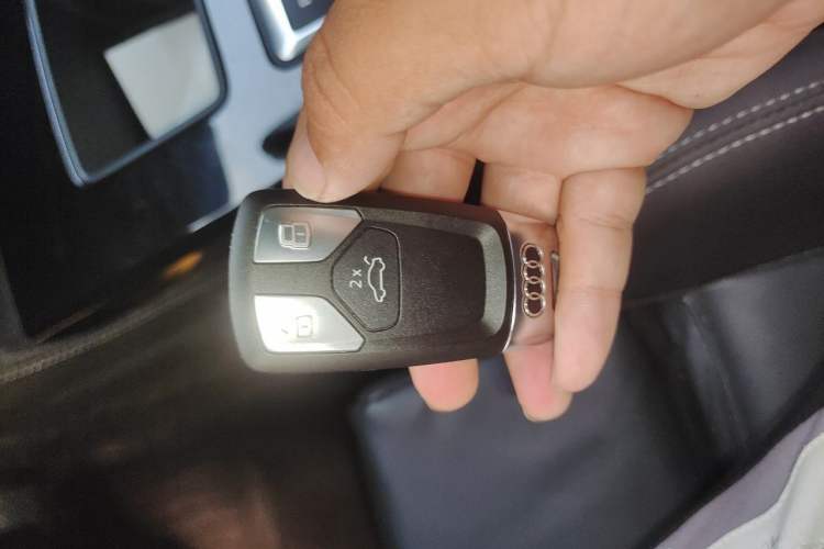 Used Audi Q5L 2024 40 TFSI Fashion Dynamic Model Vehicle Key