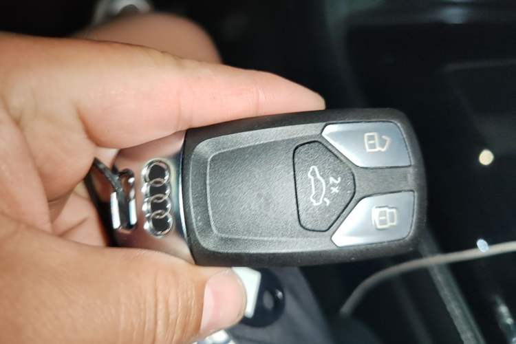 Used Audi Q5L 2024 40 TFSI Fashion Dynamic Model Vehicle Key