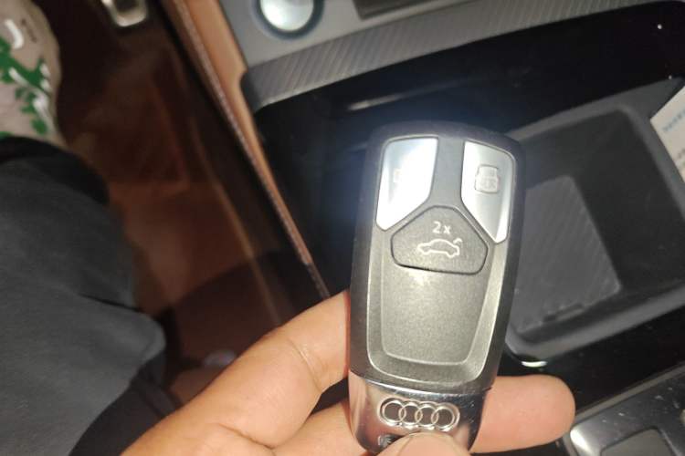 Used Audi Q5L 2024 45 TFSI Luxury Dynamic Model Vehicle Key