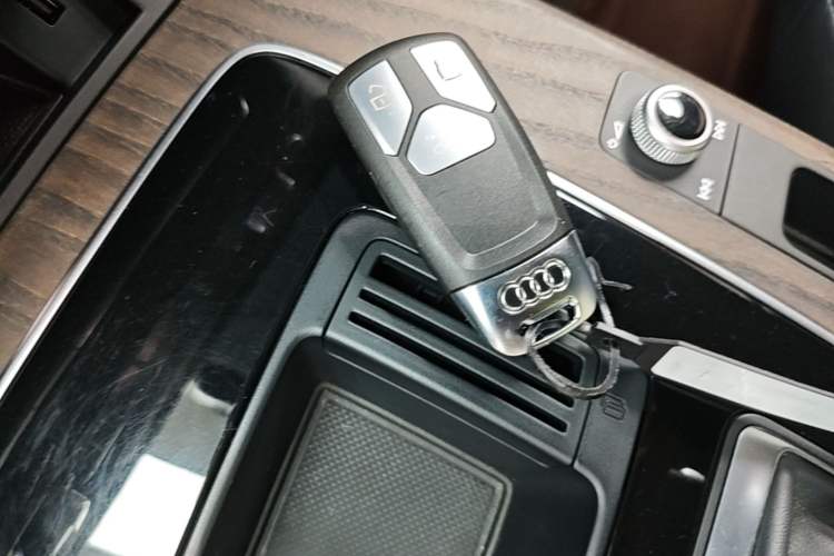 Used Audi Q5L 2024 40 TFSI Luxury Prestige Edition Vehicle Key