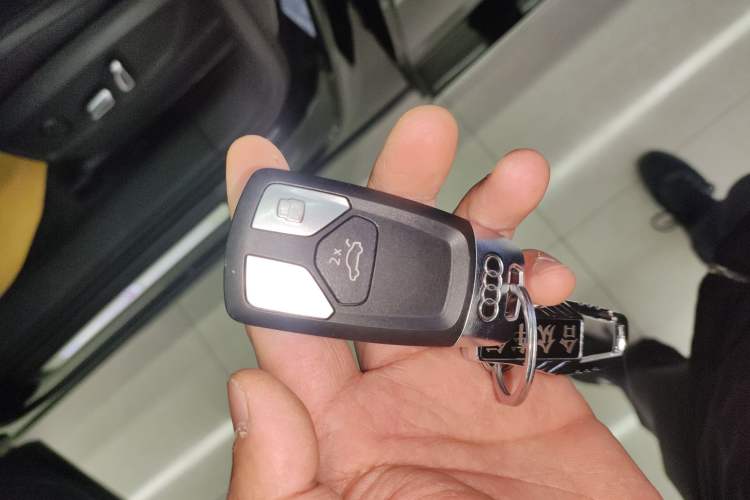 Used Audi Q5L 2024 40 TFSI Fashion Dynamic Model Vehicle Key