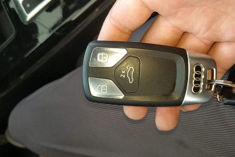 Used Audi Q5L 2024 40 TFSI Fashion Dynamic Model Vehicle Key