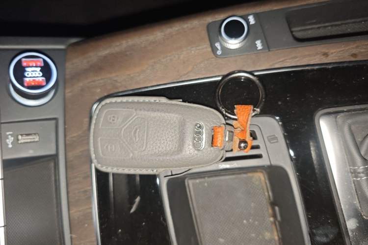 Used Audi Q5L 2024 40 TFSI Luxury Prestige Edition Vehicle Key