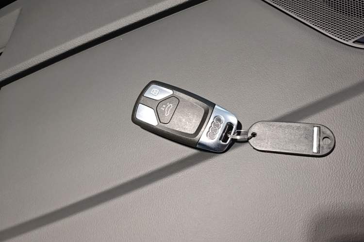 Used Audi Q5L 2024 45 TFSI Luxury Dynamic Model Vehicle Key