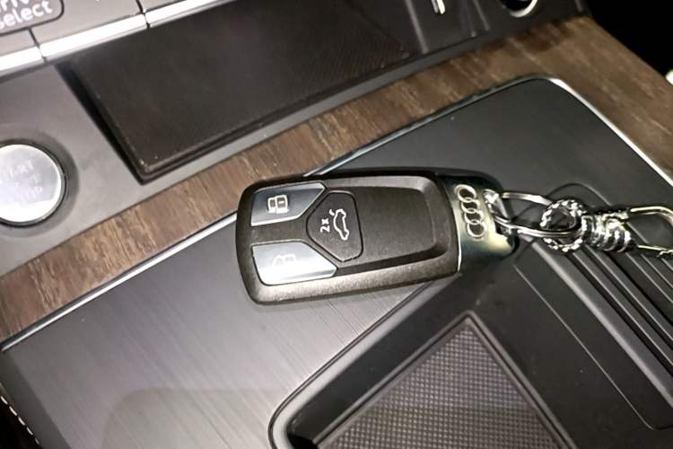 Used Audi Q5L 2024 40 TFSI Luxury Prestige Edition Vehicle Key