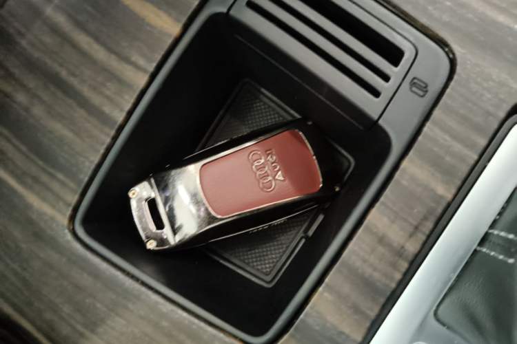 Used Audi Q5L 2024 40 TFSI Fashion Dynamic Model Vehicle Key