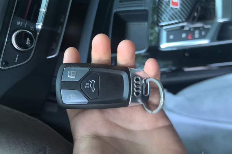 Used Audi Q5L 2024 40 TFSI Fashion Dynamic Model Vehicle Key