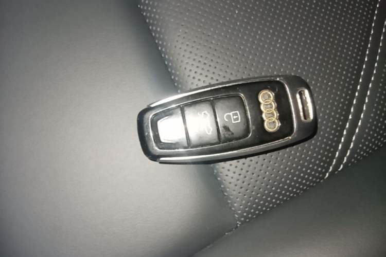 Used Audi Q5L 2024 40 TFSI Fashion Dynamic Model Vehicle Key