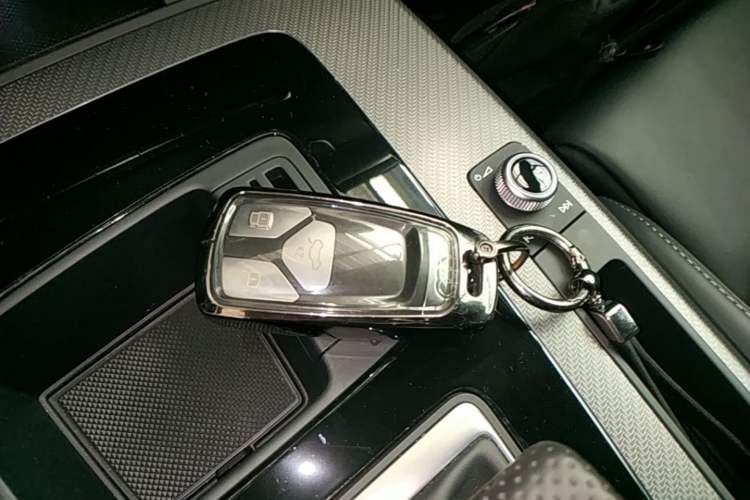 Used Audi Q5L 2024 45 TFSI Luxury Dynamic Model Vehicle Key