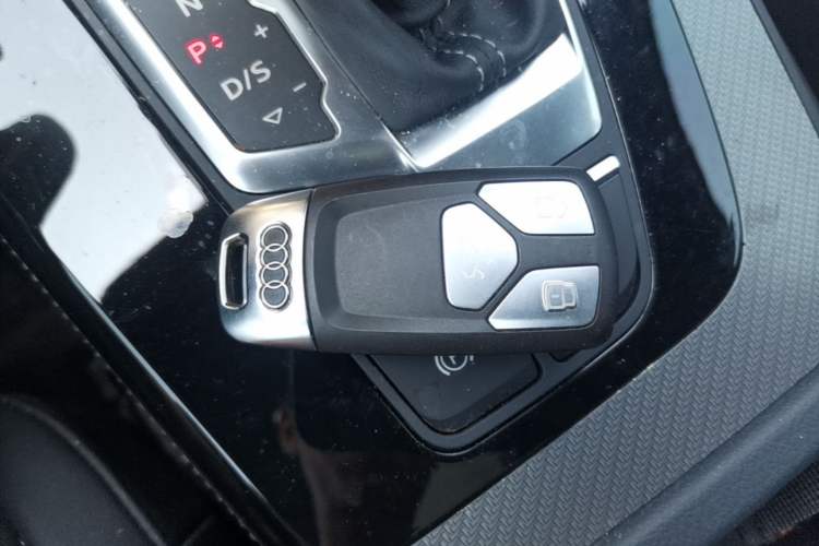 Used Audi Q5L 2024 45 TFSI Luxury Dynamic Model Vehicle Key