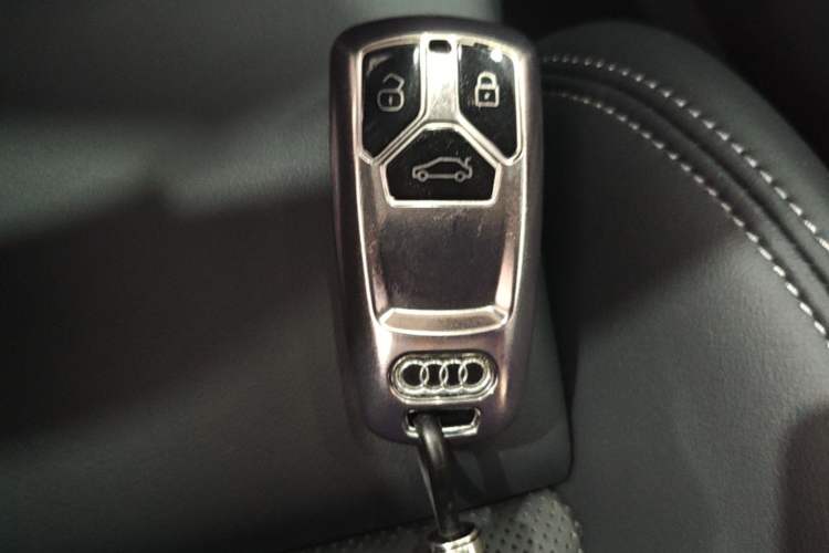 Used Audi Q5L 2024 40 TFSI Fashion Dynamic Model Vehicle Key