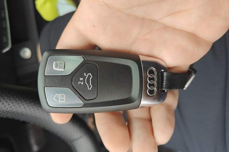 Used Audi Q5L 2024 40 TFSI Fashion Dynamic Model Vehicle Key