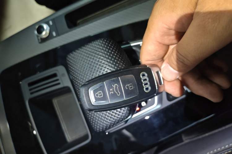 Used Audi Q5L 2024 40 TFSI Luxury Dynamic Edition Vehicle Key