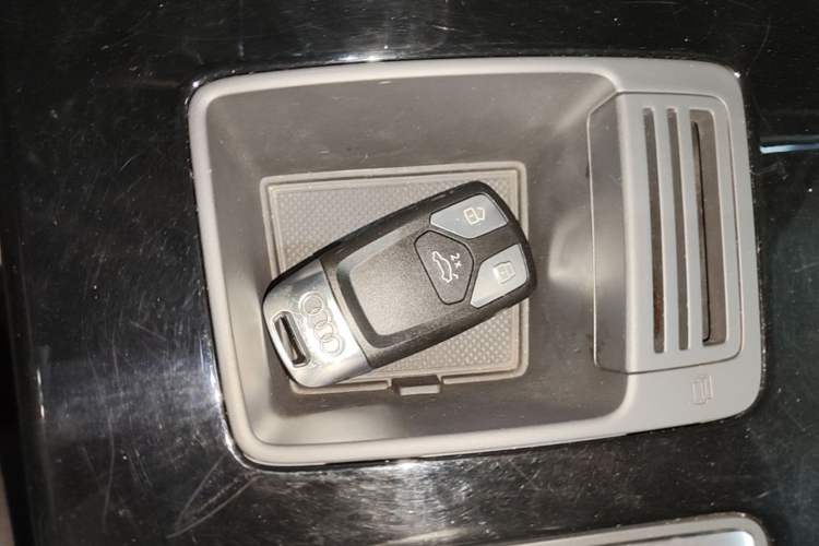 Used Audi Q5L 2024 40 TFSI Fashion Dynamic Model Vehicle Key