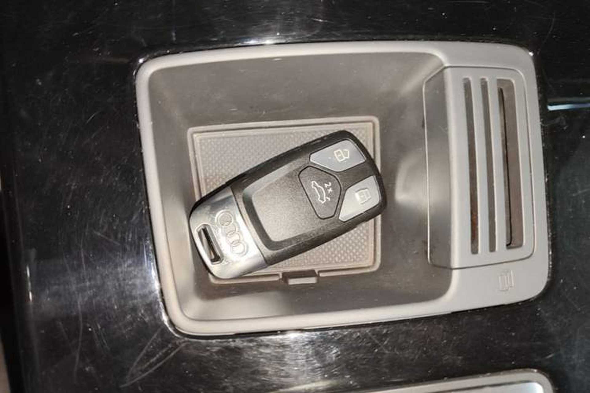 Used Audi Q5L 2024 40 TFSI Fashion Dynamic Model Vehicle Key