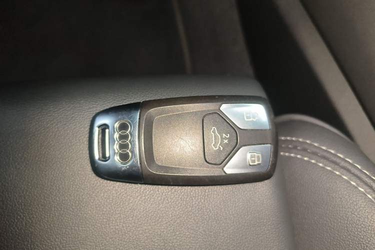 Used Audi Q5L 2024 40 TFSI Fashion Dynamic Model Vehicle Key